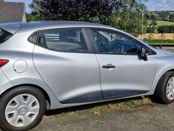 Renault Clio Hatchback, Petrol, 2015, Silver