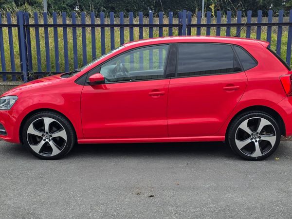 Volkswagen Polo Hatchback, Petrol, 2015, Red