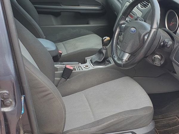 Ford Focus Hatchback, Diesel, 2010, Grey
