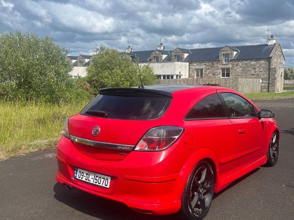 Vauxhall Astra Hatchback, Diesel, 2009, Red