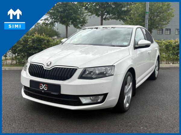 Skoda Octavia Hatchback, Petrol, 2014, White