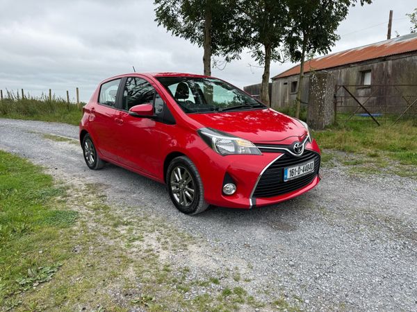 Toyota Yaris Hatchback, Petrol, 2016, Red