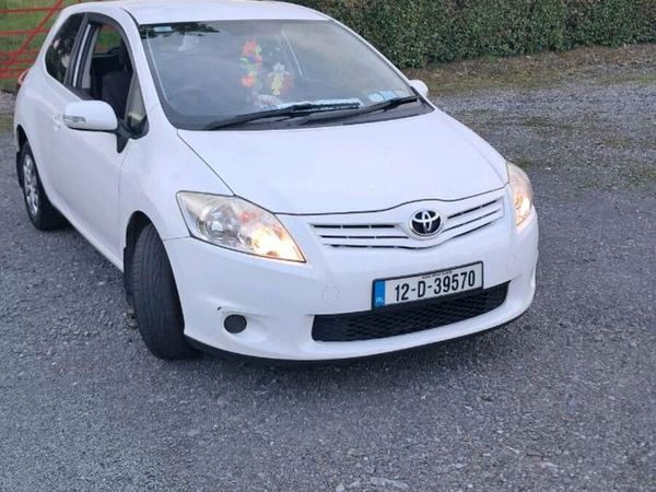 Toyota Auris Hatchback, Diesel, 2012, White