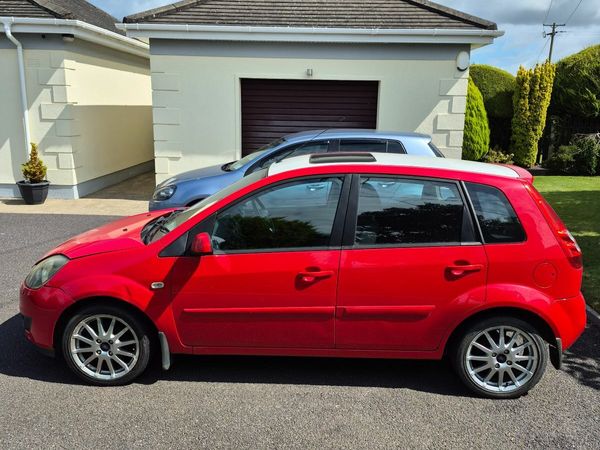 Ford Fiesta Hatchback, Petrol, 2008, Red