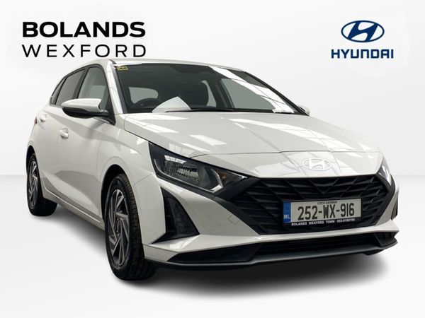Hyundai i20 Hatchback, Petrol, 2025, White