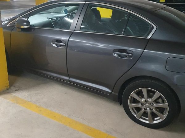 Toyota Avensis Saloon, Diesel, 2012, Grey