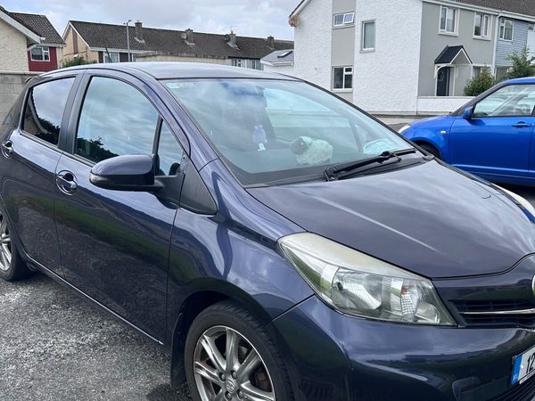 Toyota Yaris Hatchback, Petrol, 2012, Blue