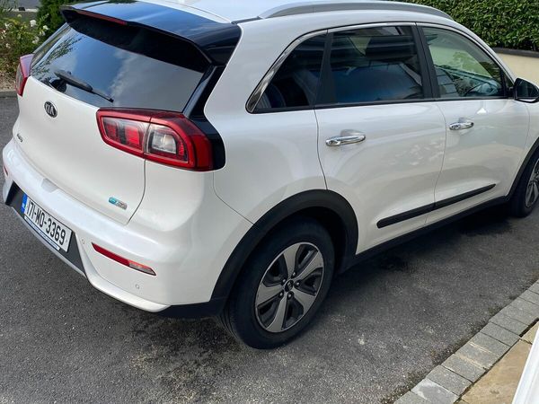 Kia Niro SUV, Petrol Hybrid, 2017, White