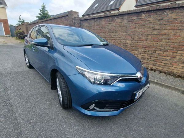 Toyota Auris Hatchback, Petrol, 2016, Blue