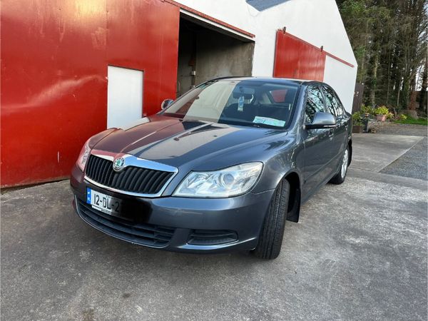 Skoda Octavia Hatchback, Diesel, 2012, Grey