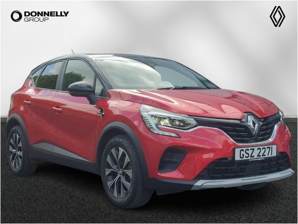 Renault Captur Hatchback, Petrol, 2022, Red