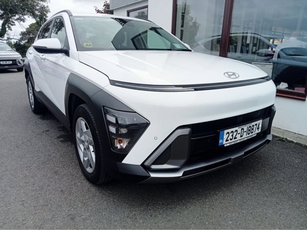 Hyundai KONA MPV, Petrol, 2023, White