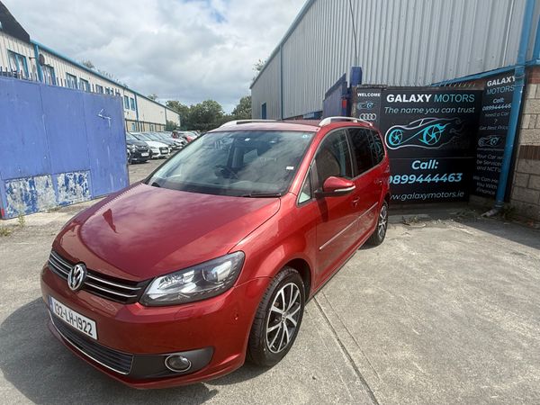 Volkswagen Touran MPV, Petrol, 2013, Red