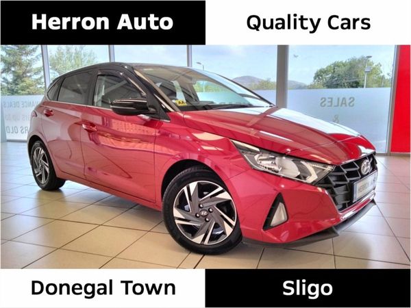 Hyundai i20 Hatchback, Petrol, 2022, Red