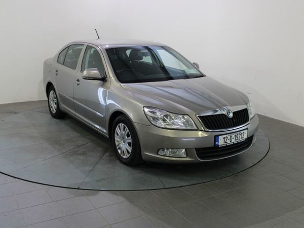 Skoda Octavia Saloon, Diesel, 2012, Beige