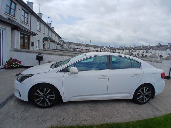 Toyota Avensis Saloon, Diesel, 2012, White