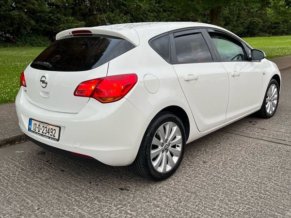 Opel Astra MPV, Petrol, 2012, White
