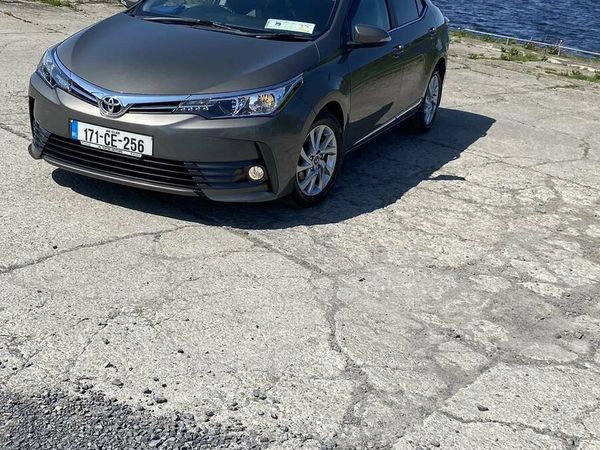 Toyota Corolla Saloon, Diesel, 2017, Grey