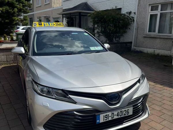 Toyota Camry Saloon, Petrol Hybrid, 2019, Grey