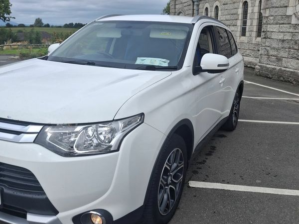 Mitsubishi Outlander SUV, Diesel, 2015, White