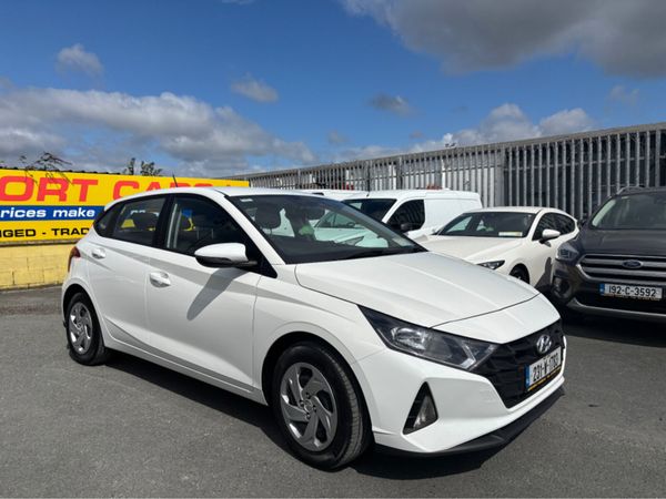 Hyundai i20 Hatchback, Petrol, 2023, White