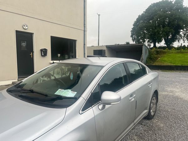 Toyota Avensis Saloon, Diesel, 2009, Silver