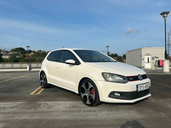 Volkswagen Polo Hatchback, Petrol, 2013, White