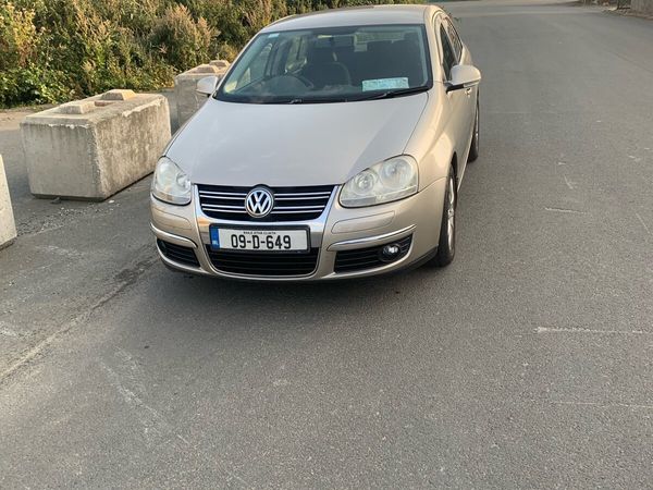 Volkswagen Jetta Saloon, Diesel, 2009, Beige
