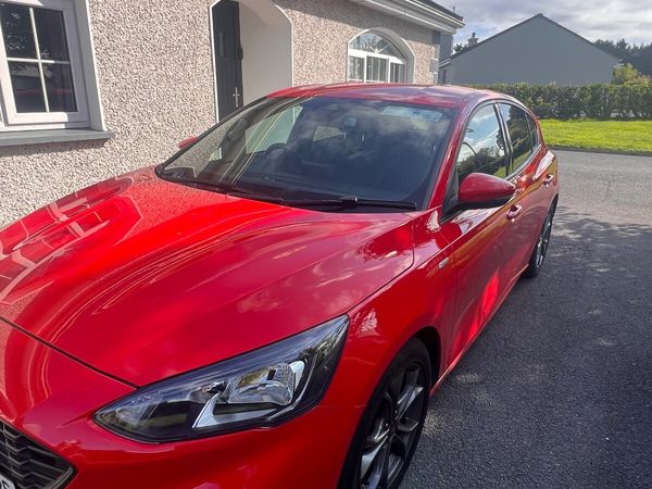 Ford Focus Hatchback, Diesel, 2020, Red