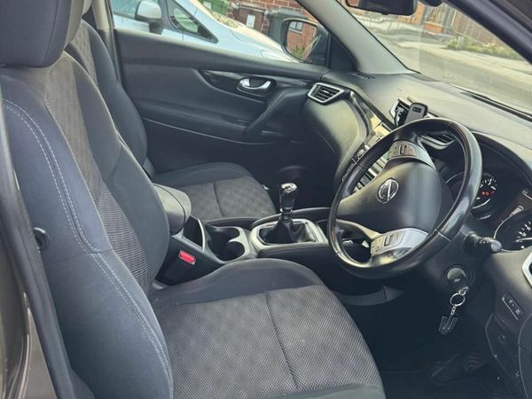 Nissan Qashqai SUV, Petrol, 2014, Brown