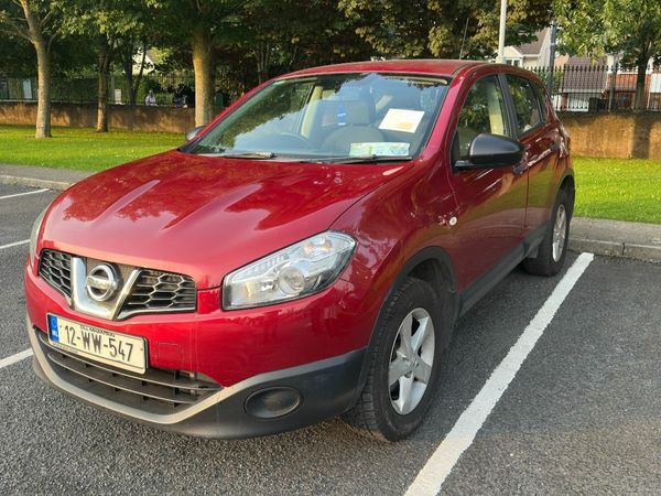 Nissan Qashqai Estate/Jeep, Diesel, 2012, Red