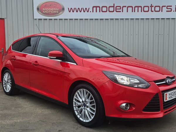 Ford Focus Hatchback, Petrol, 2012, Red