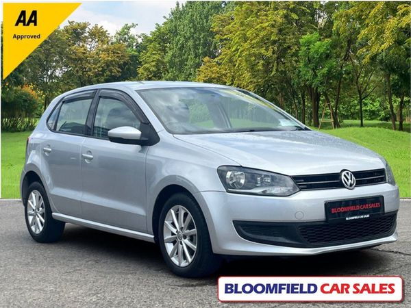 Volkswagen Polo Hatchback, Petrol, 2014, Silver