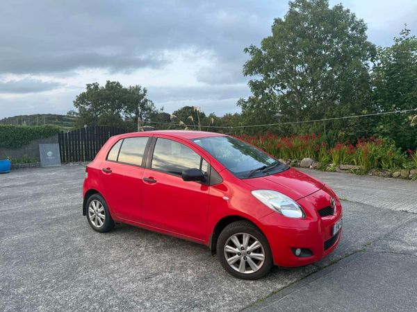 Toyota Yaris Hatchback, Petrol, 2011, Red