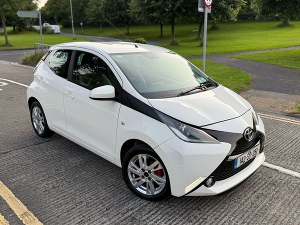 Toyota Aygo Hatchback, Petrol, 2014, White