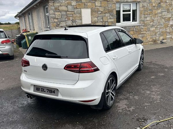 Volkswagen Golf Hatchback, Diesel, 2016, White