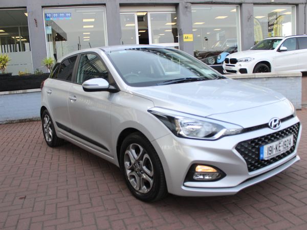 Hyundai i20 Hatchback, Petrol, 2019, Grey