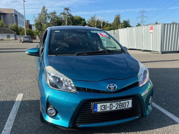 Toyota Yaris Hatchback, Diesel Hybrid, 2013, Blue