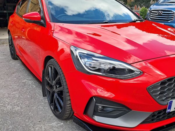 Ford Focus Hatchback, Petrol, 2020, Red