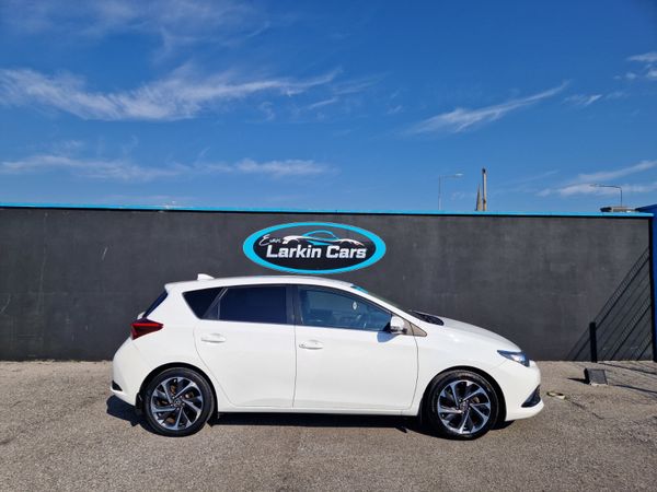 Toyota Auris Hatchback, Petrol, 2016, White