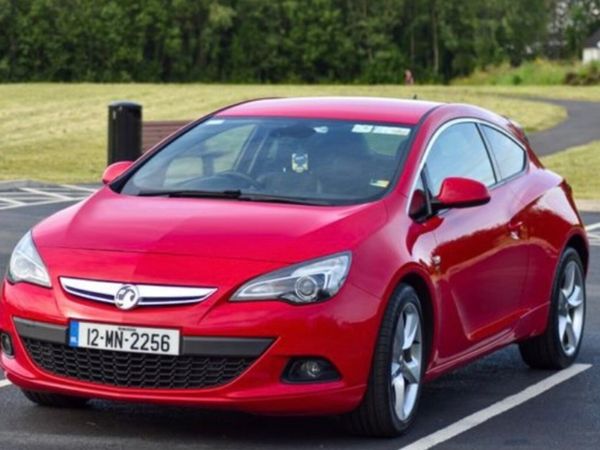Vauxhall Astra Hatchback, Petrol, 2012, Red