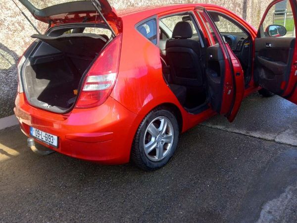 Hyundai i30 Hatchback, Diesel, 2009, Red