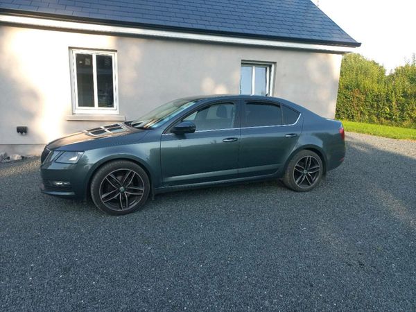 Skoda Octavia Hatchback, Diesel, 2018, Grey