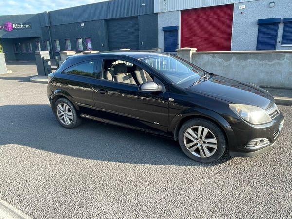 Opel Astra Hatchback, Petrol, 2006, Black