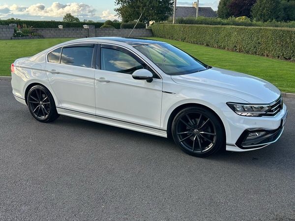 Volkswagen Passat Saloon, Diesel, 2022, White