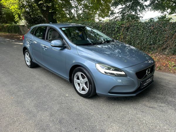 Volvo V40 Hatchback, Diesel, 2018, Blue