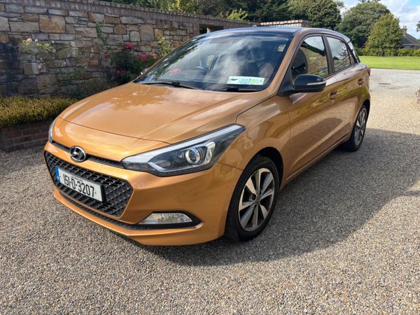 Hyundai i20 Hatchback, Petrol, 2015, Orange