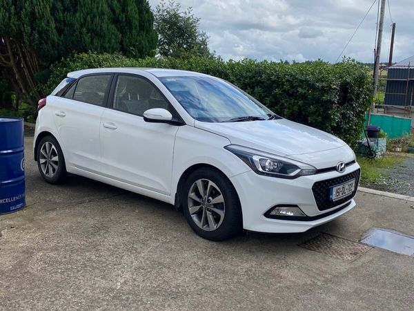 Hyundai i20 Hatchback, Petrol, 2015, White