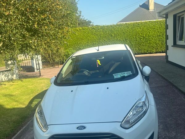 Ford Fiesta Hatchback, Petrol, 2016, White