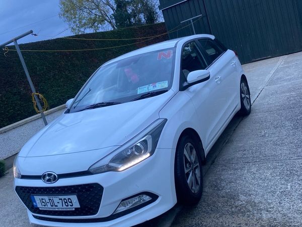 Hyundai i20 Hatchback, Petrol, 2015, White
